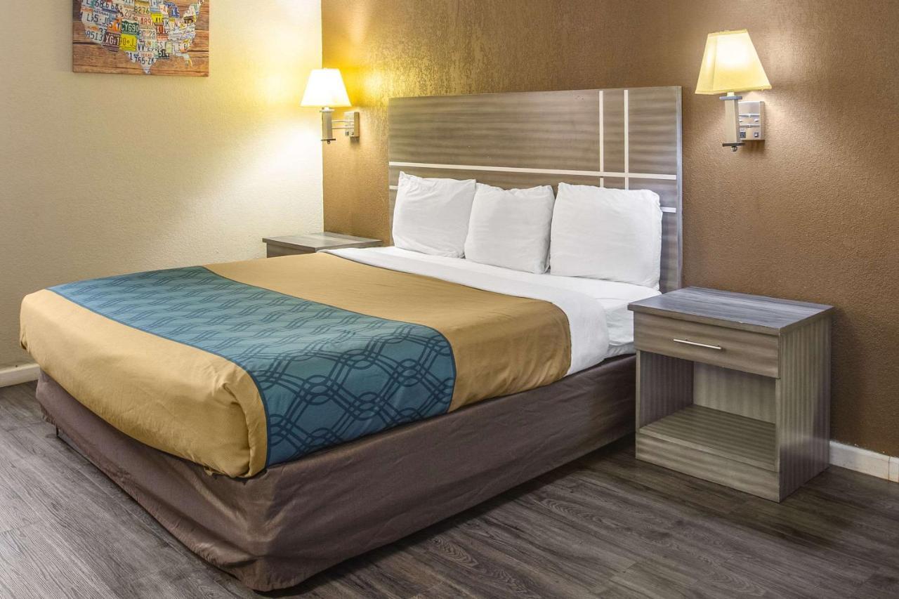Econo Lodge Choice Hotels I 95 Savannah Gateway 24 Hour Fitness Center On Site Guest Laundry On Site Perkins Restaurant Georgetown ภายนอก รูปภาพ