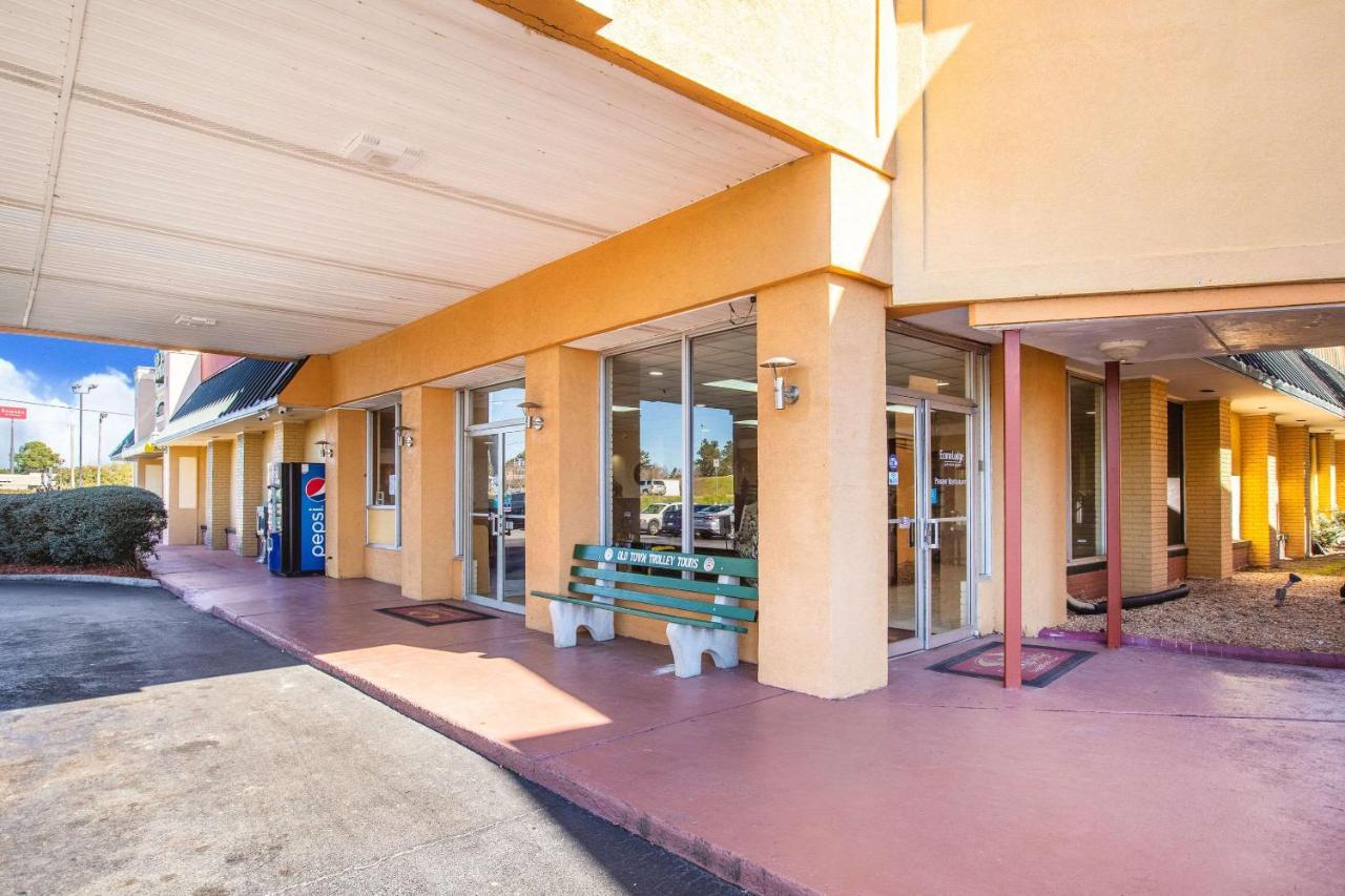 Econo Lodge Choice Hotels I 95 Savannah Gateway 24 Hour Fitness Center On Site Guest Laundry On Site Perkins Restaurant Georgetown ภายนอก รูปภาพ