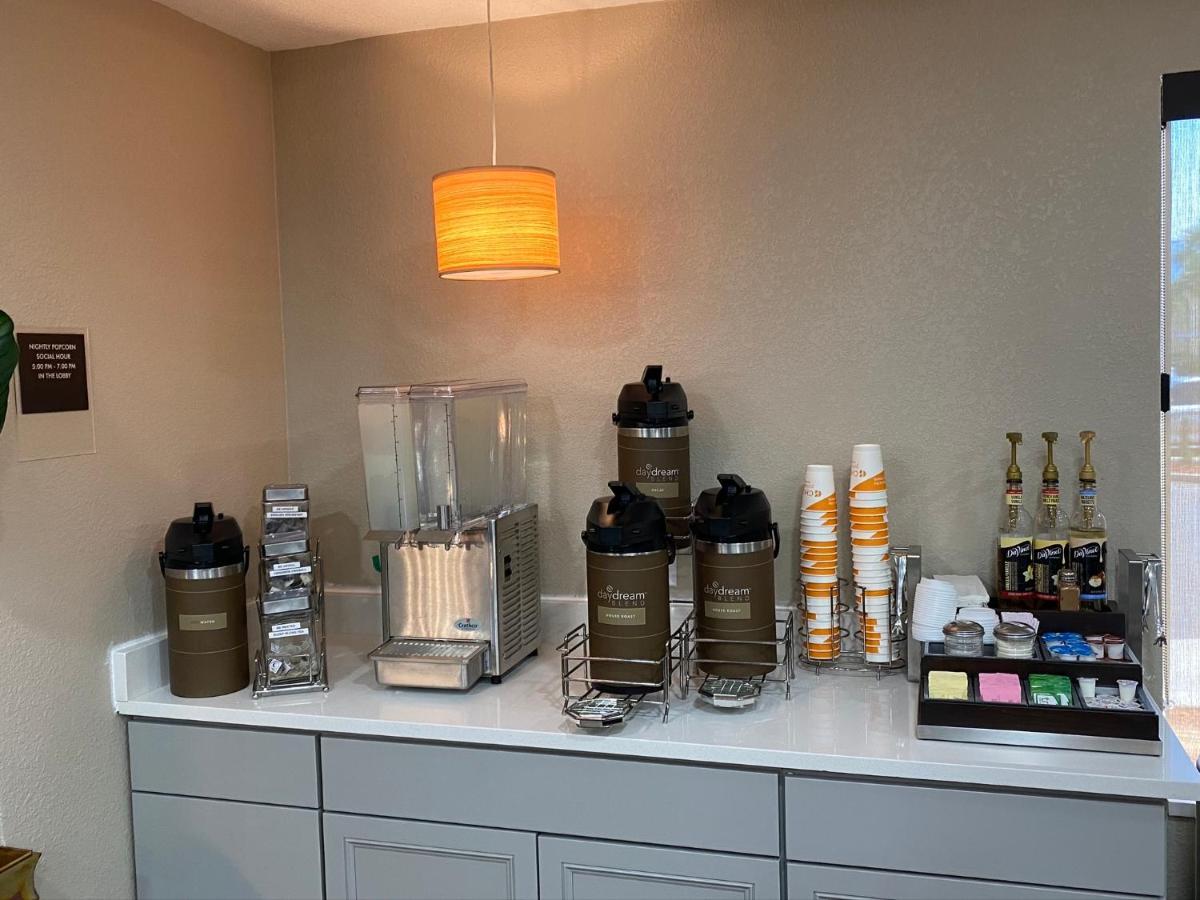 Econo Lodge Choice Hotels I 95 Savannah Gateway 24 Hour Fitness Center On Site Guest Laundry On Site Perkins Restaurant Georgetown ภายนอก รูปภาพ